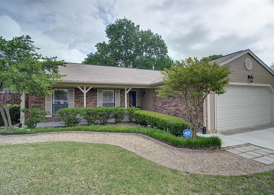 1st image of 831 Heather Wood Dr