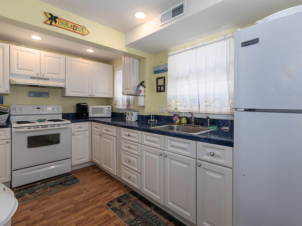 209 E Bennett Ave APT 3, Wildwood, NJ 08260 | Zillow