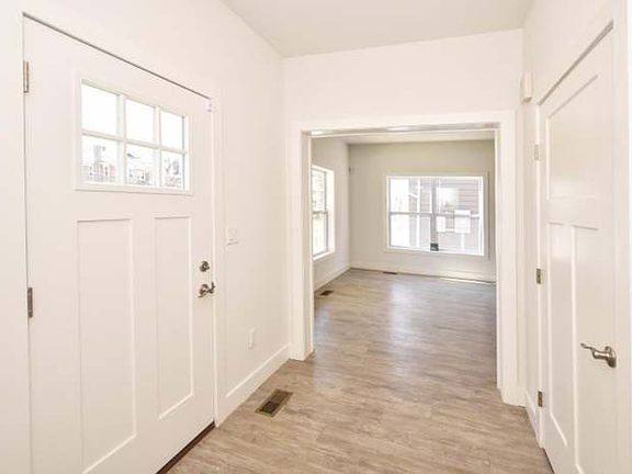 4th image of 1558 Saint Leger Pl