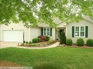 6942 Bridgewood Rd, Clemmons, NC 27012