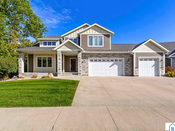 317 Oak Marsh Dr, Mankato, MN 56001