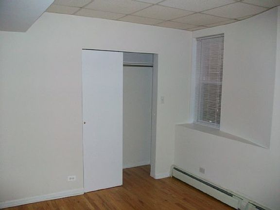 2nd image of 5516 N Kenmore Ave APT 400