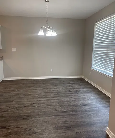 401 Myra Lynn Ln — Photo 2