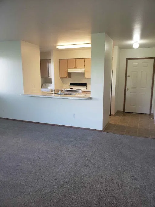 2 bed, 950 sqft, $1,400 — Photo 2