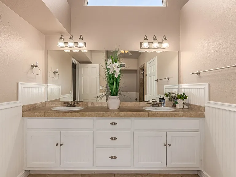 11115 E Mercer Ln — Photo 20