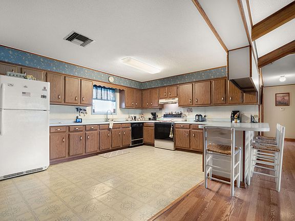 4th image of 194 Cobb Cir