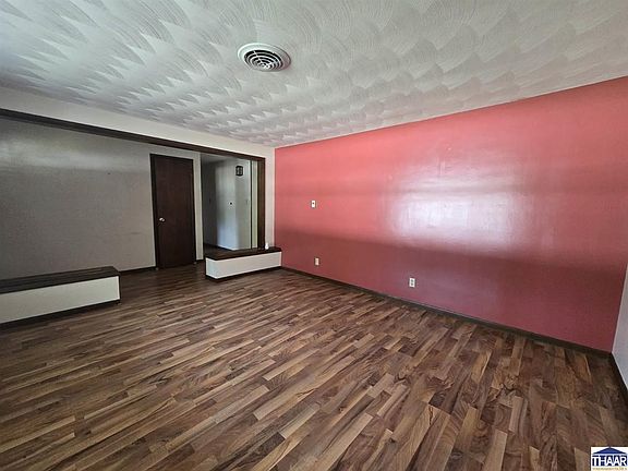 5th image of 2861 E Colonial Ave