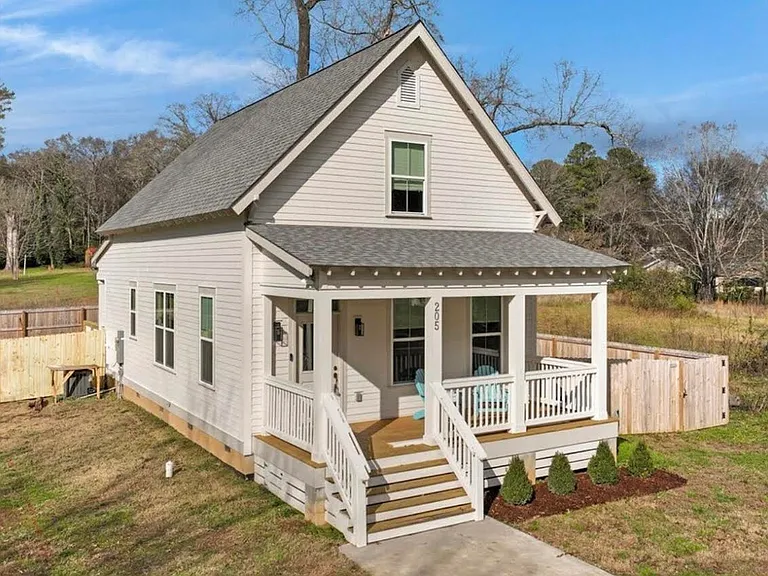 205 Shawnee Trl — Photo 2