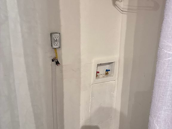 4th image of 309 Bigger St
