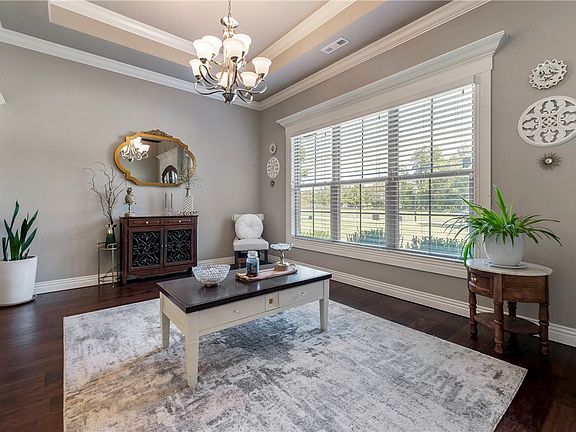 4th image of 585 Beau Chalet Dr