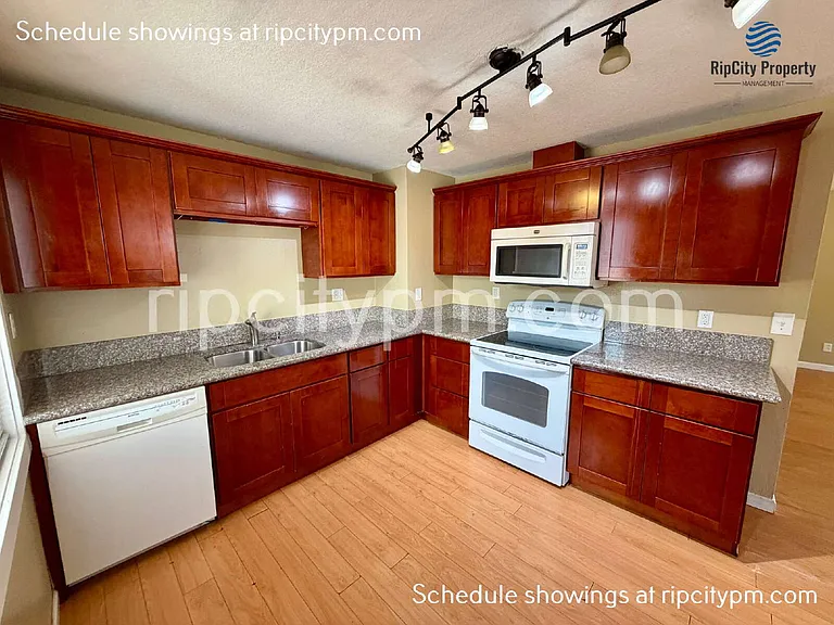 17500 E Burnside St — Photo 9