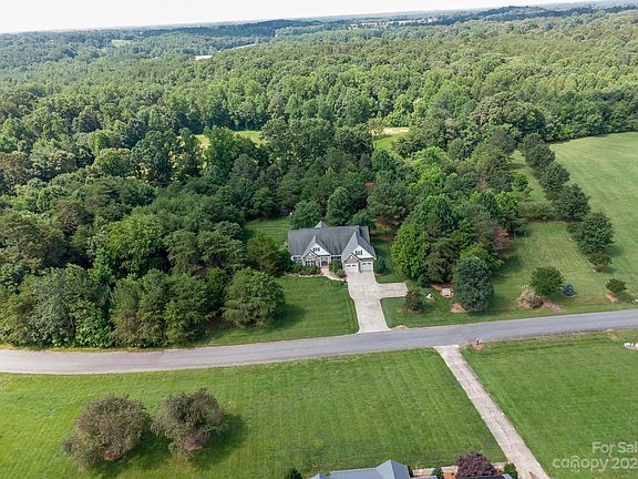 4th image of 3111 Green Acres Ln