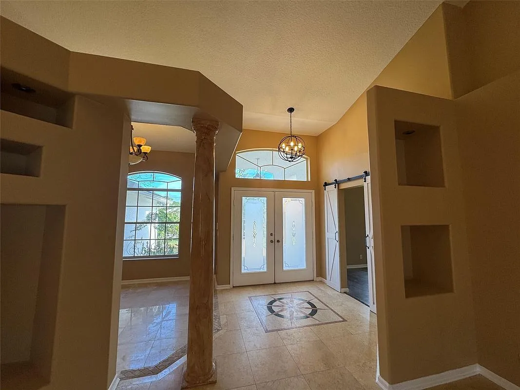 3 bed, 2.0 bath, 2403 sqft, $4,000 — Photo 4