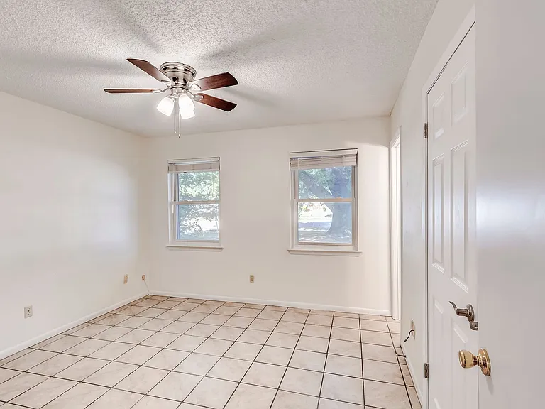 2404 Andover Dr — Photo 16