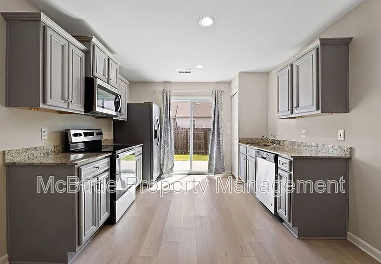 957 Madrid Ct — Photo 8