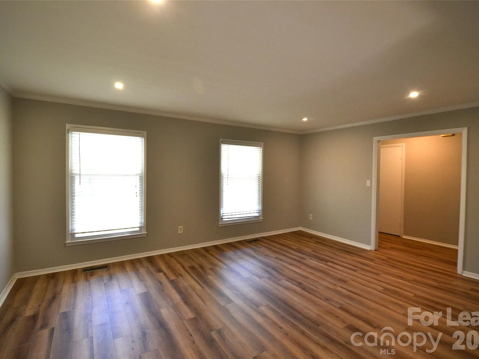 3 bed, 2.0 bath, 1695 sqft, $2,200 — Photo 4
