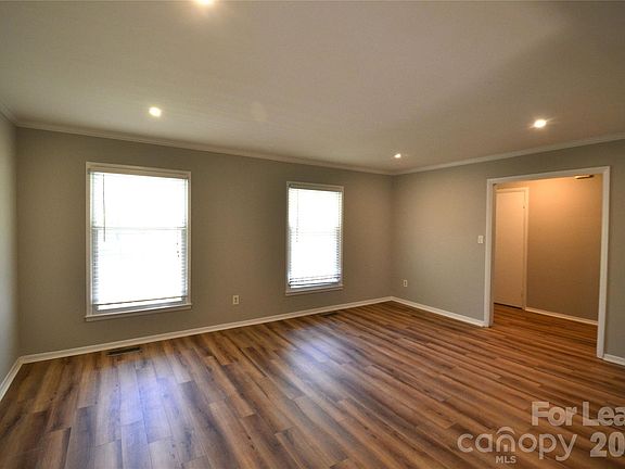 3rd image of 1422 Thermal Rd