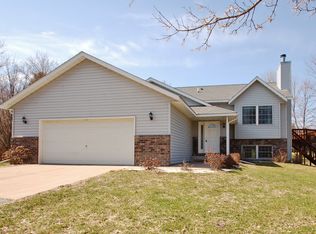 28120 Newberry Trl, Lindstrom, MN 55045