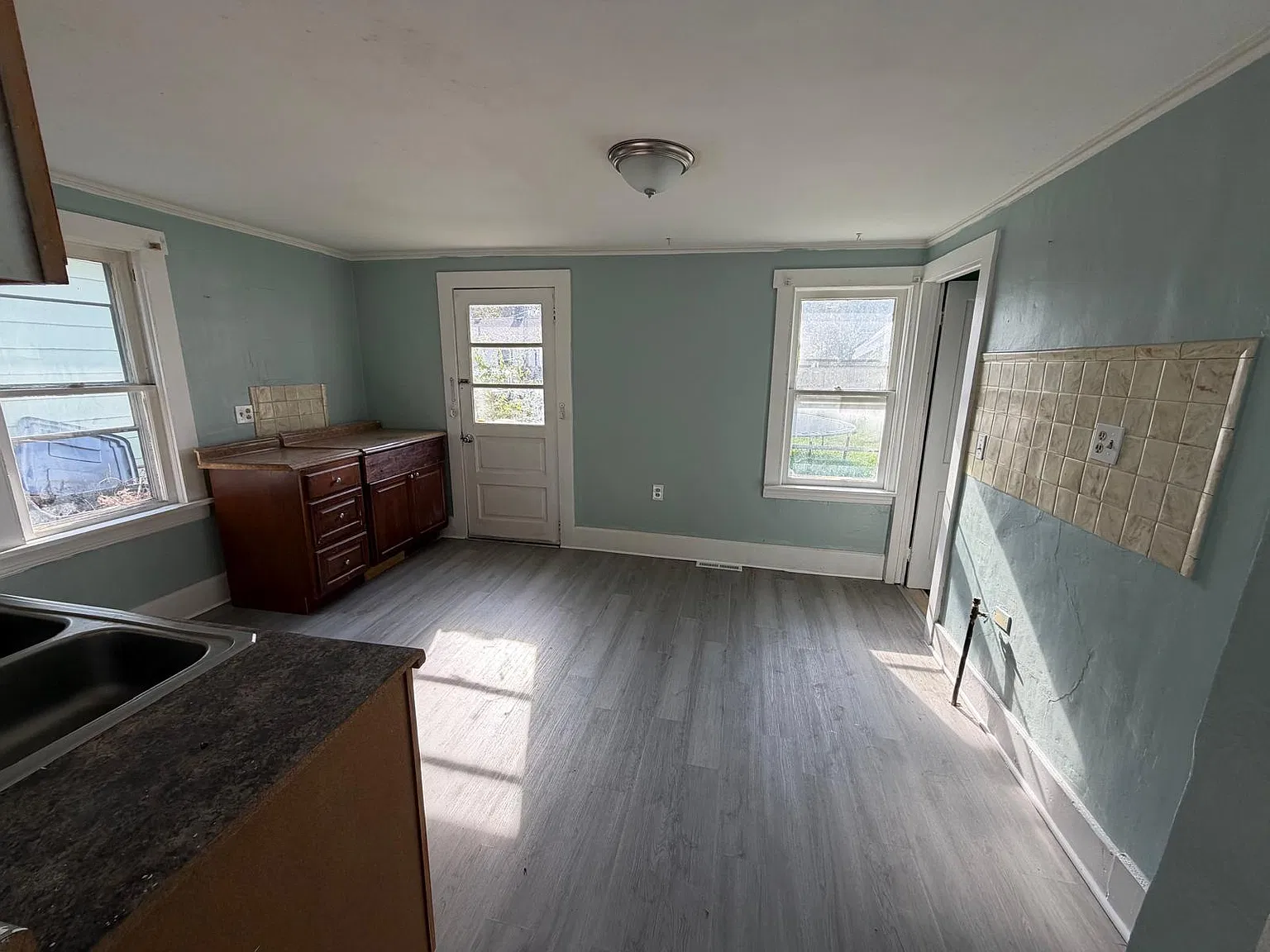 2 bed, 989 sqft, $950 — Photo 2