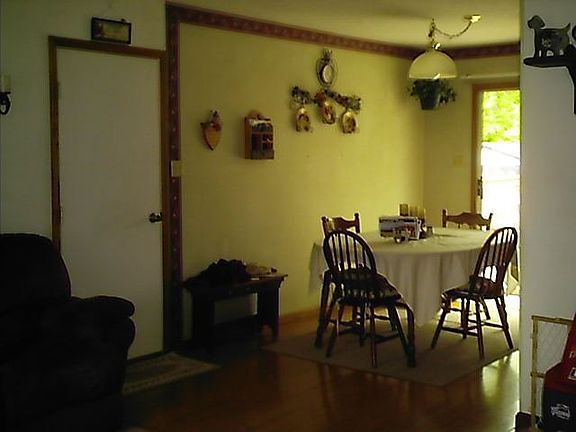 3rd image of 841 Gardiner Dr