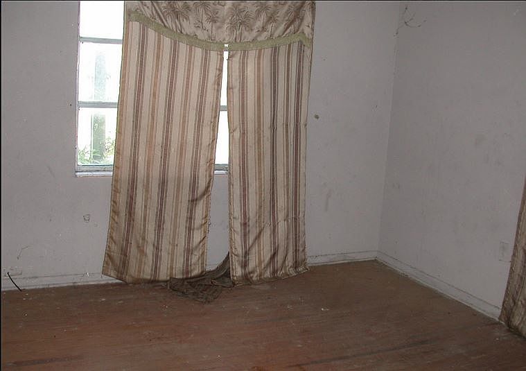 2nd image of 1800 Center St