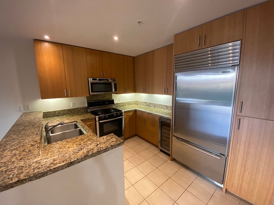 1st image of 235 Berry St APT 318