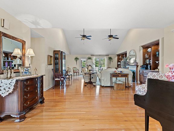 4th image of 1102 Valley Run Dr