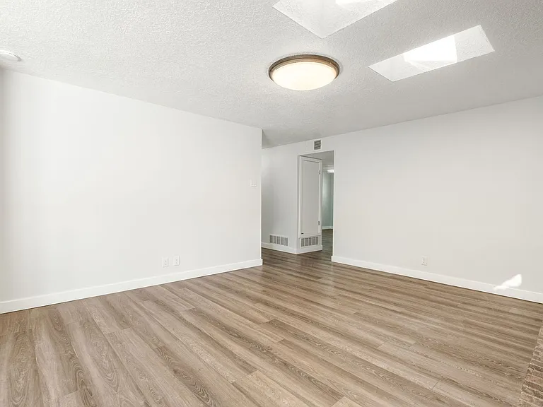 12013 Kashmir St NE — Photo 8