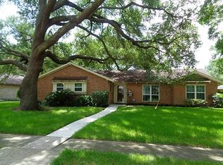 8015 Braes Meadow Dr, Houston, TX 77071