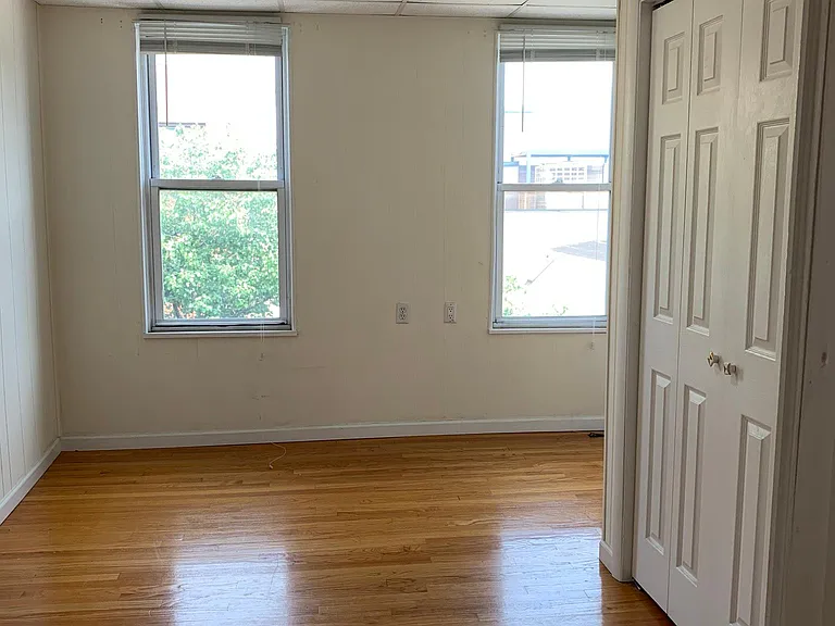 475 Monmouth St #4 — Photo 10
