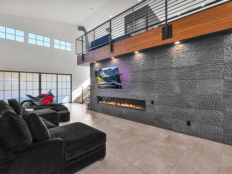 8430 S 10th Ln — Photo 11