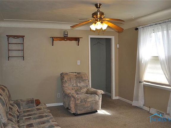 5th image of 832 Willow Ave