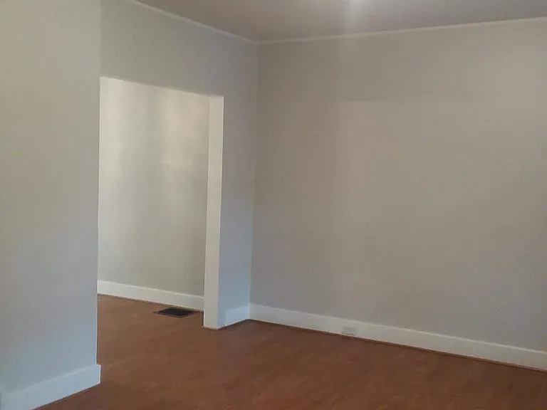 902 Kennebec St — Photo 2