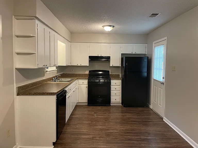20 Hanover Dr — Photo 3