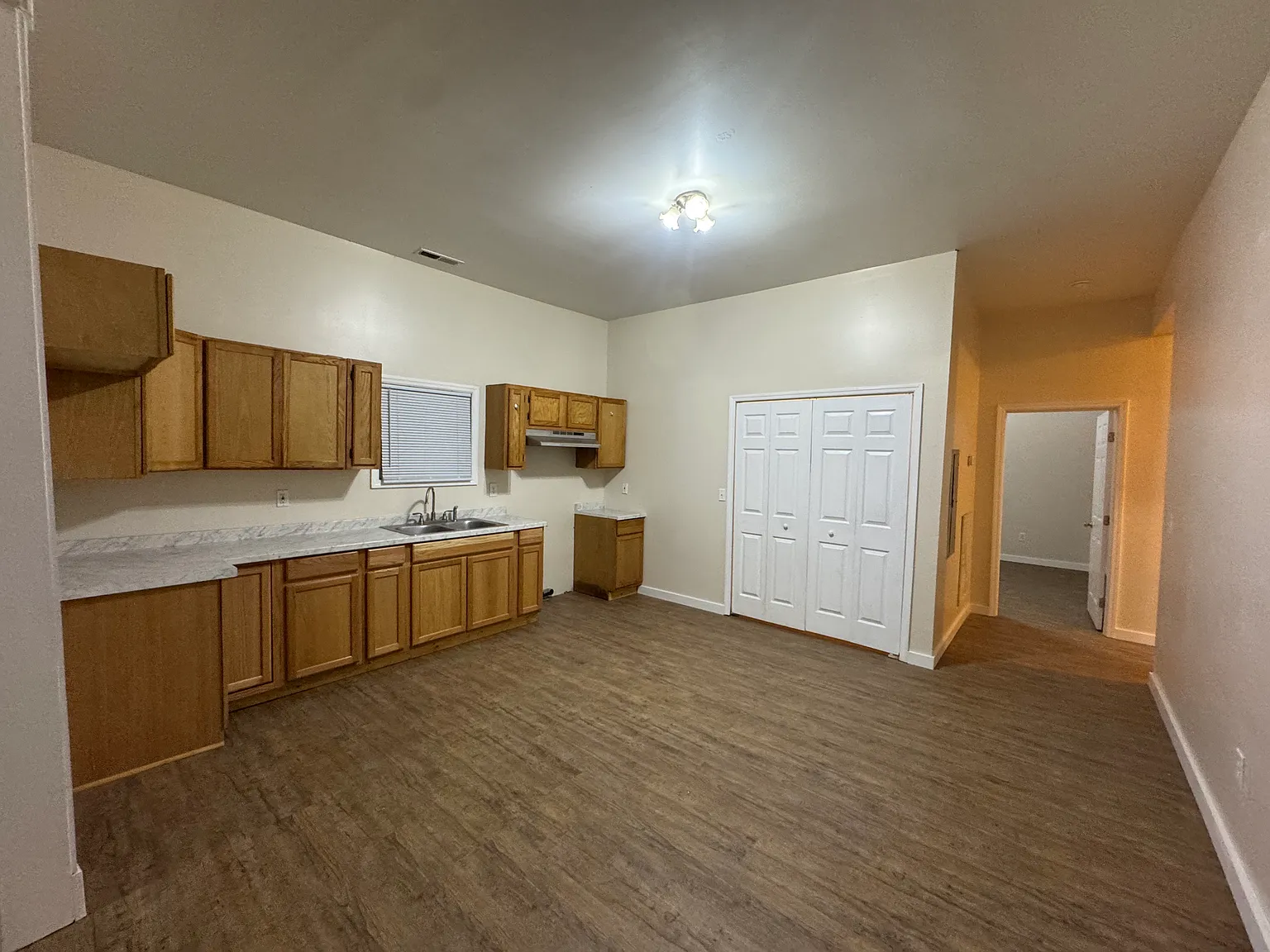 4 bed, 1360 sqft, $1,795 — Photo 3