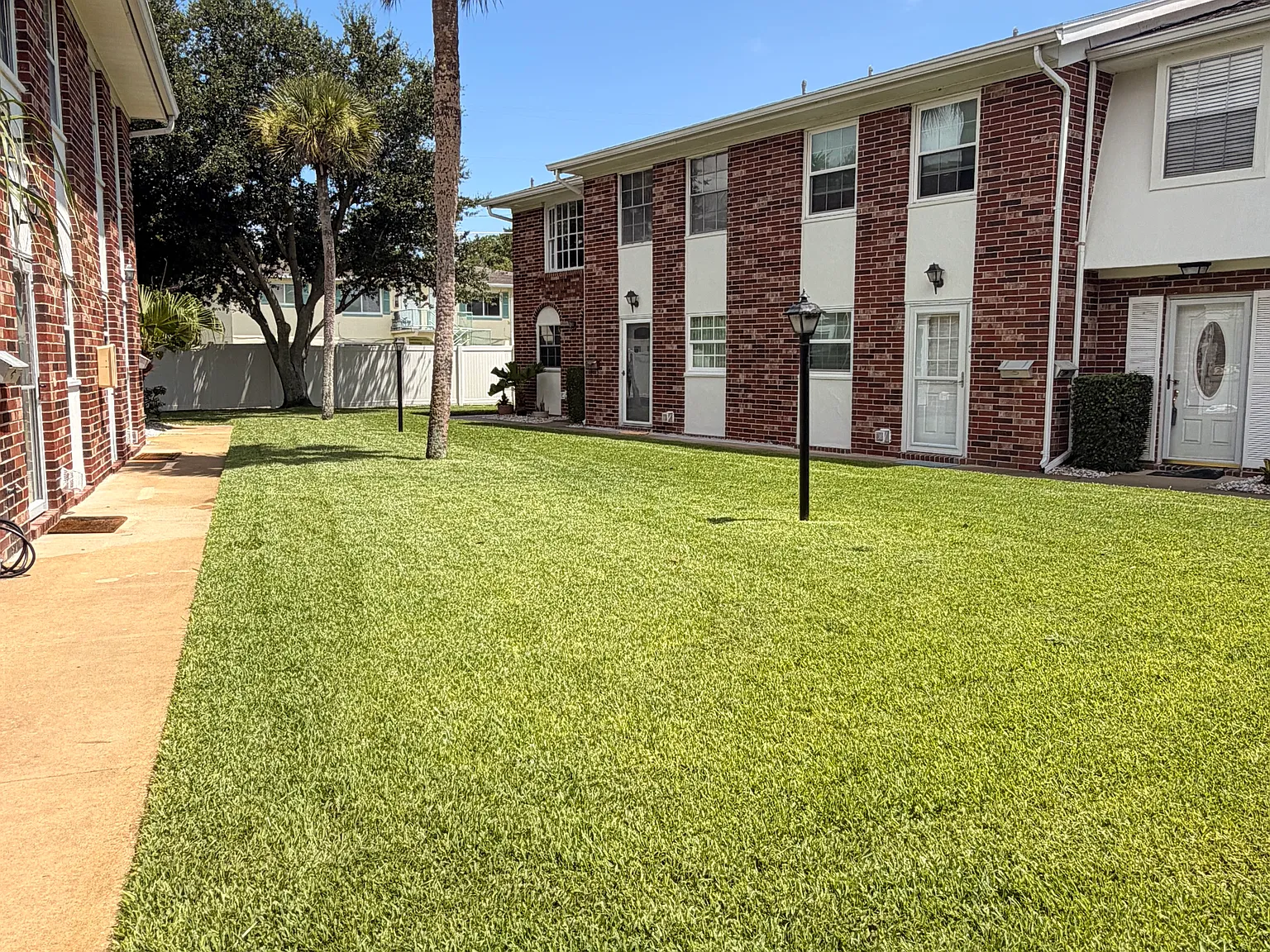 2 bed, 1.5 bath, 1122 sqft, $1,400 — Photo 3