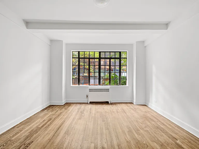 433 W 21st St #2B — Photo 3