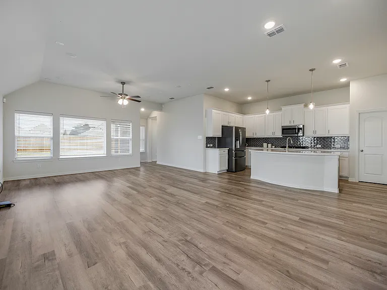 1205 Indianola Trl — Photo 4