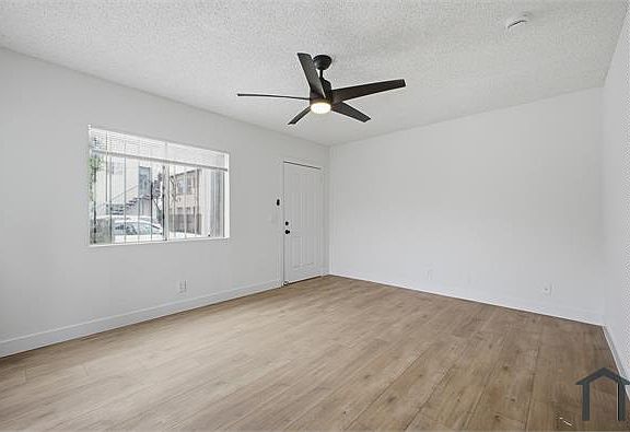 3rd image of 735 1/2 W 45th St