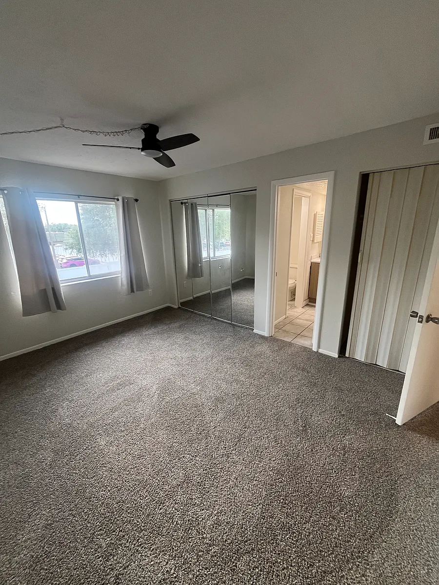 Building Photo - 1577 Greenlea Dr #6