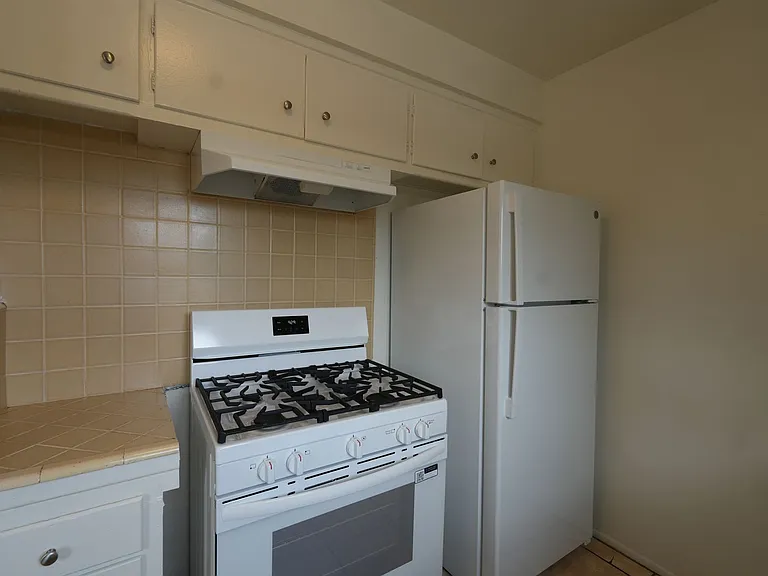 11915 Manor Dr — Photo 9