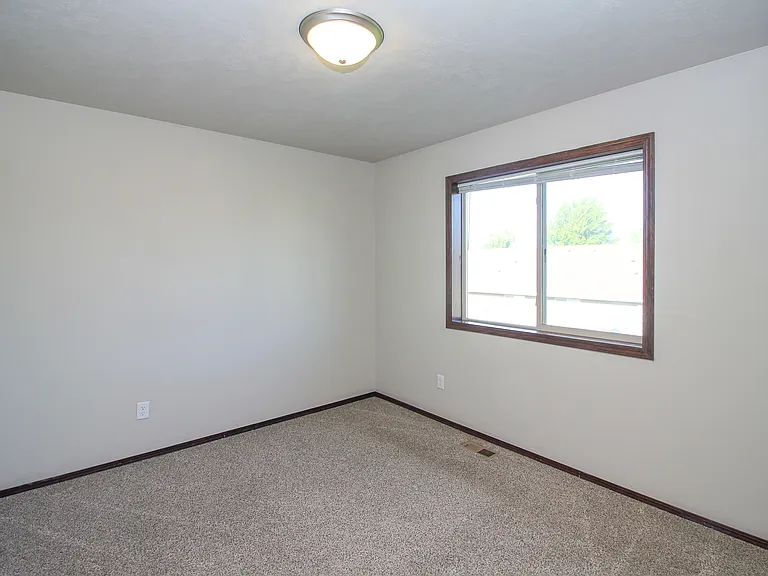 1013 Tanner Ct — Photo 6