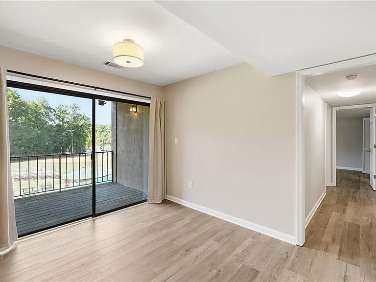 605 Candler St #B13 — Photo 7