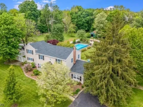 3 Fox Hunt Rd, Ringoes, NJ 08551