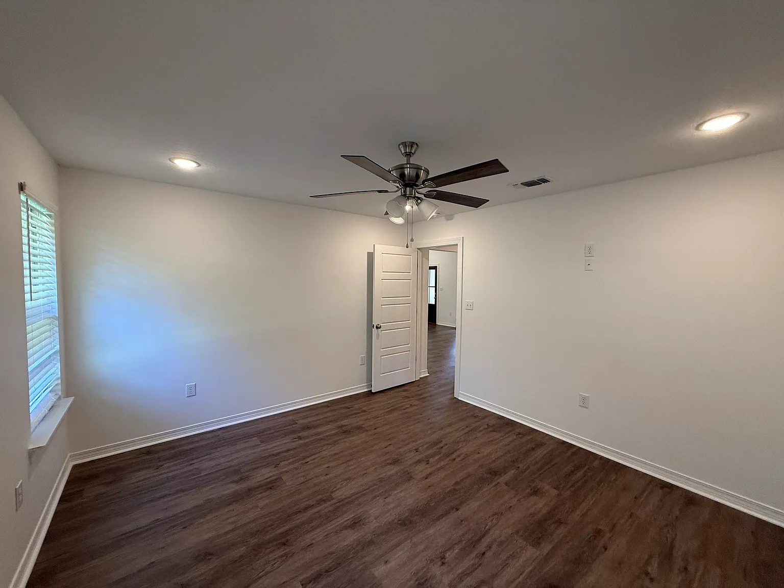 3 bed, 1449 sqft, $1,900 — Photo 4