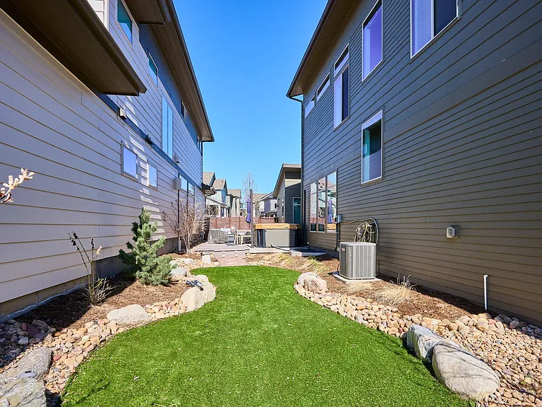 9714 Bennett Peak St — Photo 43