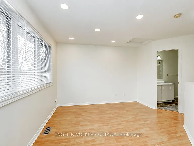 158 Rochester St W — Photo 22