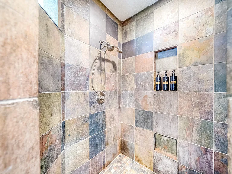 1637 Farmington Cir — Photo 47