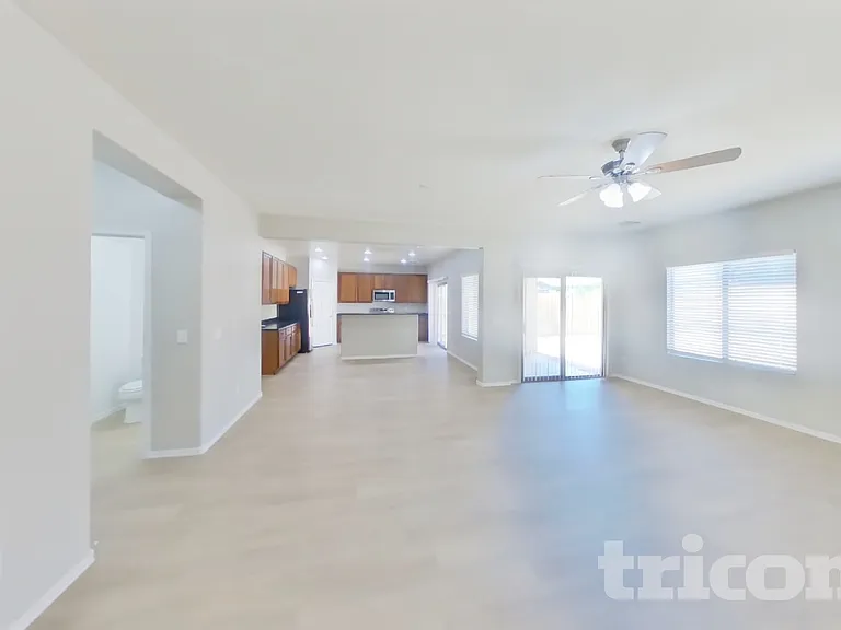 10208 W Wier Ave — Photo 4