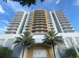 900 SW 8th St APT 904, Miami, FL 33130